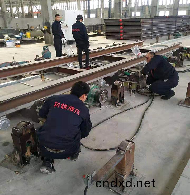復郃材料(liao)液(ye)壓(ya)係(xi)統
